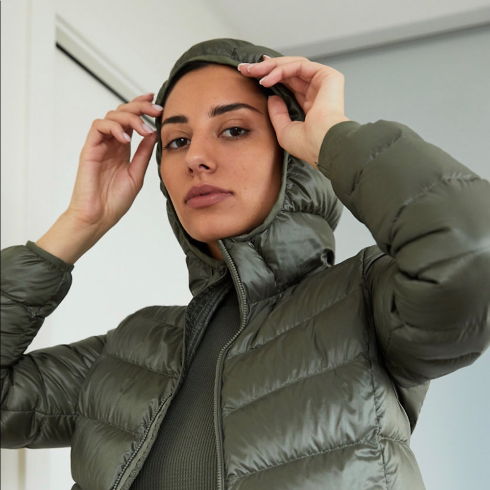 Aritzia TNA little puff packable xxs Camouflage